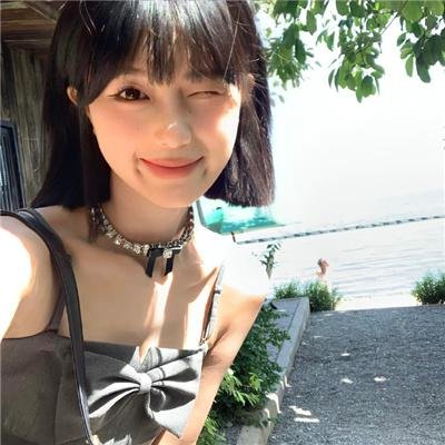 在世界尽头相遇 高清海报